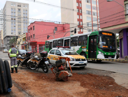 Trecho em obras da Campos Sales faz mudar itinerário de ônibus