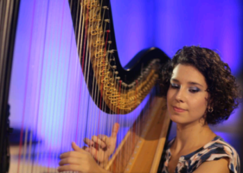 A harpista Angela Duarte será uma das solistas na peça "A Paixão dos Anjos" - Foto: Divulgação