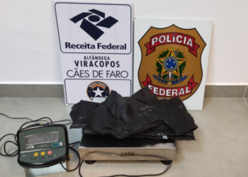 Droga foi localizada durante fiscalização de rotina de passageiros e bagagens - Foto: Divulgação PF