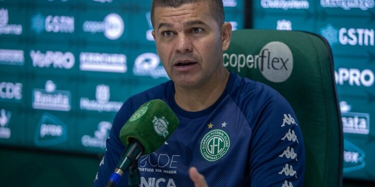 Louzer comentou sobre as dificuldades que o Bugre vai encontrar na reta final. Foto: Thomaz Marostegan/Guarani FC