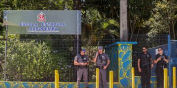 Ataque a uma escola do bairro Sapopemba na manhã desta segunda-feira (23) tirou a vida de uma adolescente Foto: Paulo Pinto/Agência Brasil