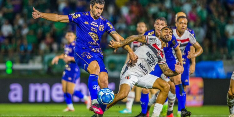 Guarani saiu derrotado em noite de estreia de nova camisa. Fotos: Thomaz Marostegan/Guarani FC