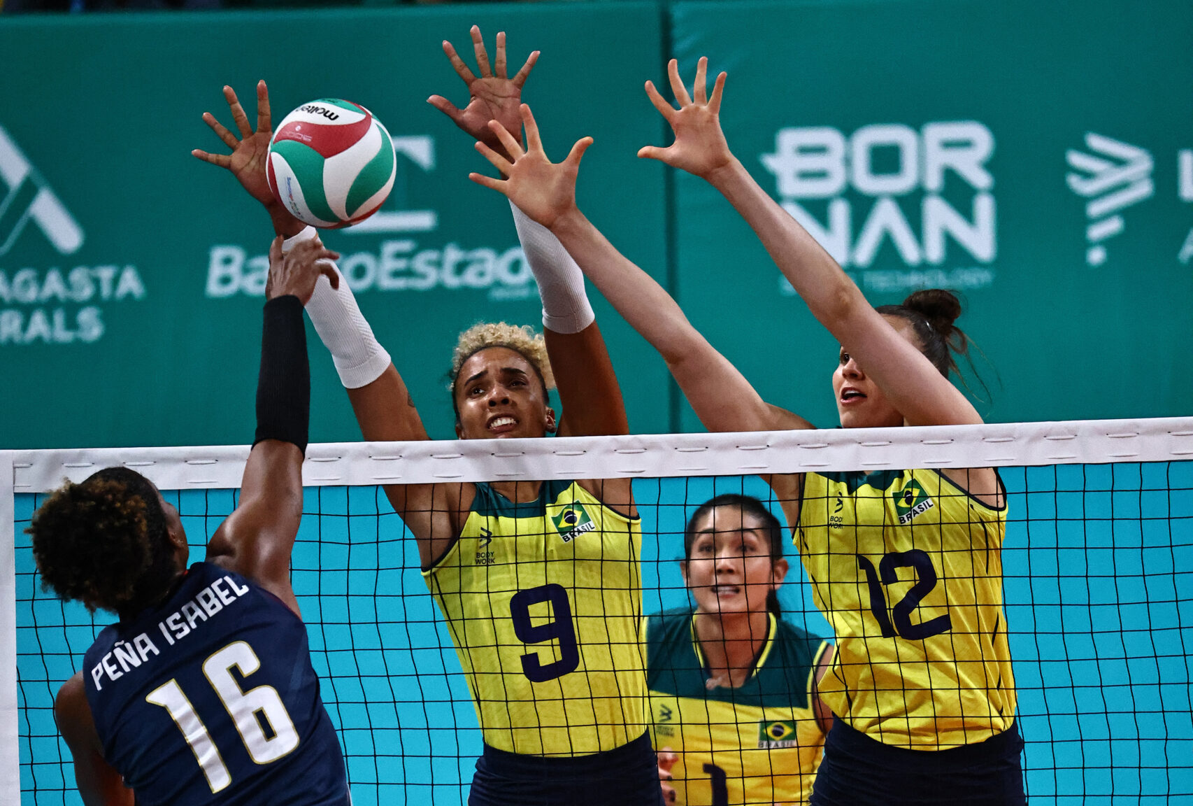 Brasil vence o México no tie-break e está na final do vôlei feminino