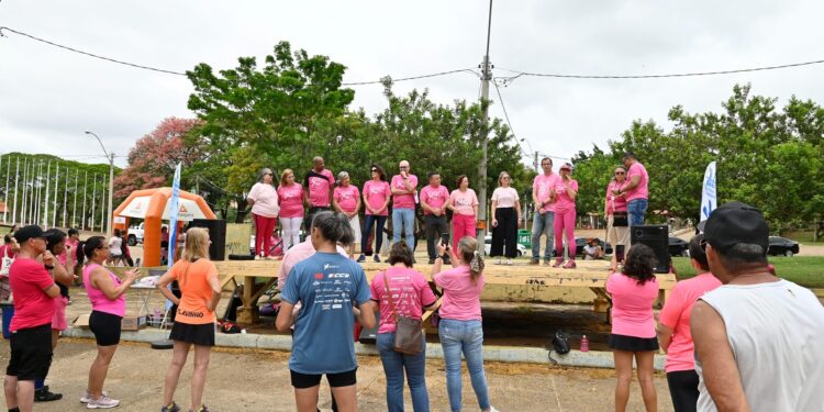 Evento na Lagoa do Taquaral: o nome “Outubro Rosa” faz referência à cor do laço rosa, que simboliza a luta contra o câncer de mama - Foto: Divulgação