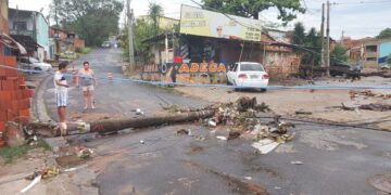 Rua no Jardim Campos Elísios, em Campinas: muita sujeira e destruição deixadas pela chuva - Foto: Leandro Ferreira/Hora Campinas