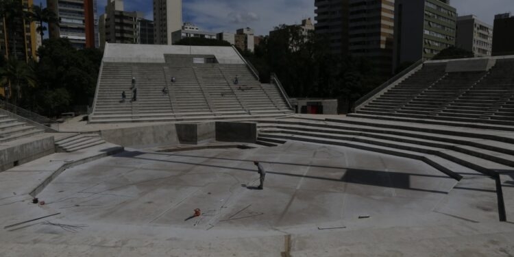 Câmara vota nesta segunda PL que dá nome de Teresa Aguiar ao Teatro de Arena