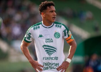 Diogo Mateus é o 5º jogador a renovar contrato com o Bugre para 2024. Foto: Thomaz Marostegan/Guarani FC