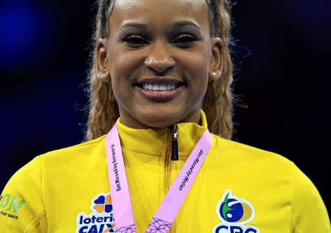Ginasta Rebeca Andrade é bicampeã mundial do salto na Bélgica