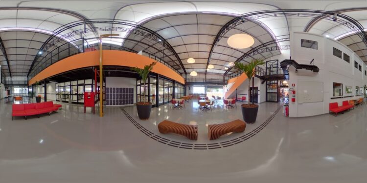 Área de convívio no interior da Ilum Escola de Ciência, em Campinas: unidade de excelência da pesquisa brasileira - Foto: Divulgação