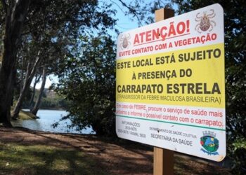 Placa informativa alerta sobre a febre maculosa em Valinhos Foto: Divulgação