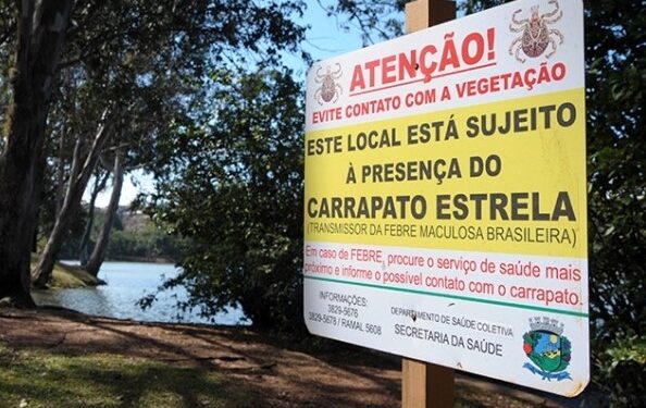 Placa informativa alerta sobre a febre maculosa em Valinhos Foto: Divulgação