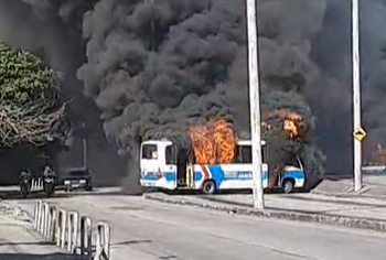 Segurança feita pelas Forças Armadas: ataques a ônibus ocorreram na zona oeste do Rio de Janeiro. Foto: Corpo de Bombeiros/Divulgação