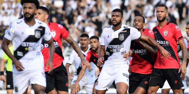 Ponte Preta perde em casa do Atlético-GO e cola na zona de rebaixamento