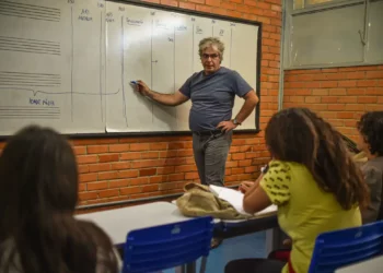 Um ato conjunto dos ministérios da Educação e da Fazenda vai definir valores da poupança. Foto: Ansdré Borges/Agência Brasil