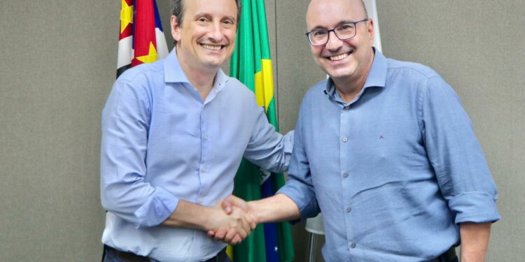 Artur Orsi é apresentado como novo secretário pelo prefeito Dário Saadi. Foto: Firmino Piton/PMC
