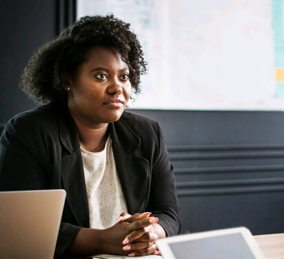 Artigo: Mulher negra e os desafios no mercado de trabalho – por Claudia Perazio