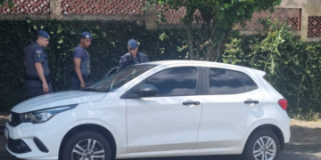 Fiat Argo foi encontrado em uma rua na Vila Nogueira, nas proximidades do 4º Distrito Policial - Foto: Divulgação PM