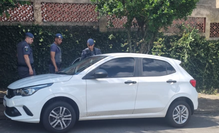 Fiat Argo foi encontrado em uma rua na Vila Nogueira, nas proximidades do 4º Distrito Policial - Foto: Divulgação PM