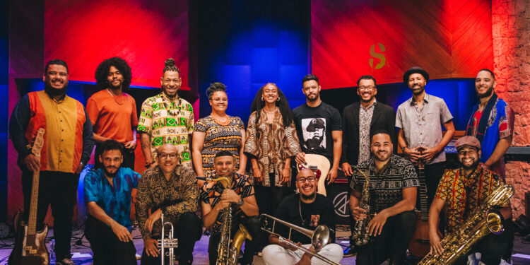 A banda Pretas&Pretos reúne 15 músicos que têm em comum histórias de racismo recorrentes. Fotos: de Isabelle Andrade /Divulgação