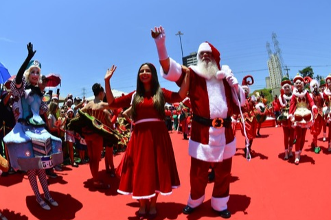 Iguatemi Campinas realiza tradicional Parada de Natal com mais de 100 personagens