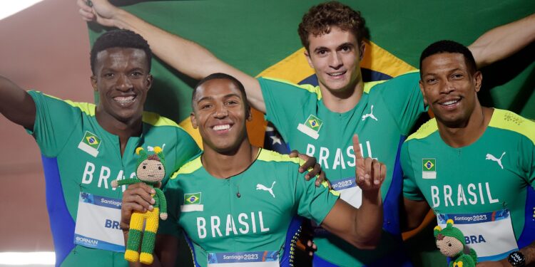 Time do revezamento 4x100m masculino foi ouro: Rodrigo do Nascimento, Renan Gallina, Felipe Bardi e Erik Cardoso - Foto: Alexandre Loureiro/COB