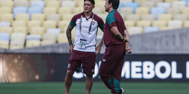 História da dupla Diniz e Cano é um grande exemplo de como o mundo do futebol dá voltas. Foto: Lucas Merçon/Fluminense F.C.