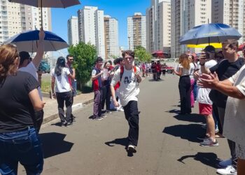 Estudante corre para não perder o horário da prova do Enem: Inep divulga gabaritos - Foto: Leandro Ferreira/Hora Campinas