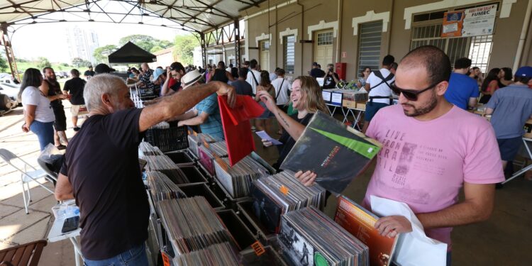Feira de Discos de Vinil movimenta Campinas no domingo