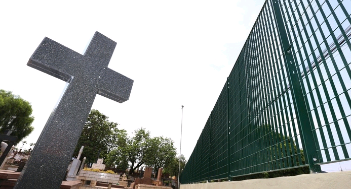 Muro reconstruído do Cemitério da Saudade de Campinas: local terá novas medidas de segurança - Foto: Adriano Rosa/PMC