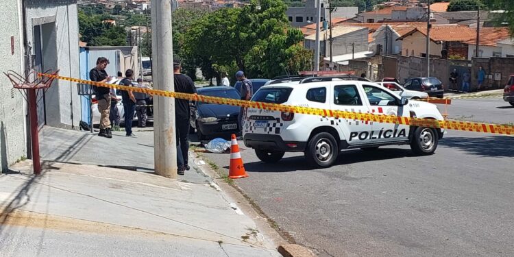 A Polícia Militar isolou a área onde aconteceu a morte, na região do Jardim São Gabriel Fotos: Leandro Ferreira/Hora Campinas