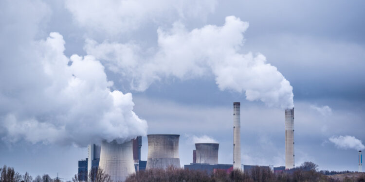 Sob protestos, Japão inicia terceira fase de descarte de água de Fukushima