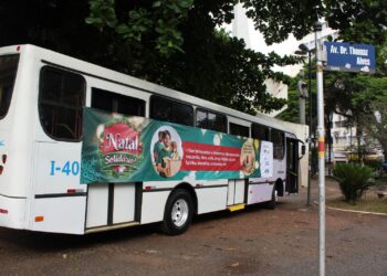Ônibus com faixas alusivas à campanha receberá os donativos no Centro Foto: Divulgação