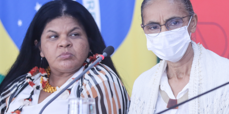 A ministra do Meio Ambiente e Mudança do Clima, Marina Silva (direita): apresentação dados - Foto: Valter Campanato/Agência Brasil