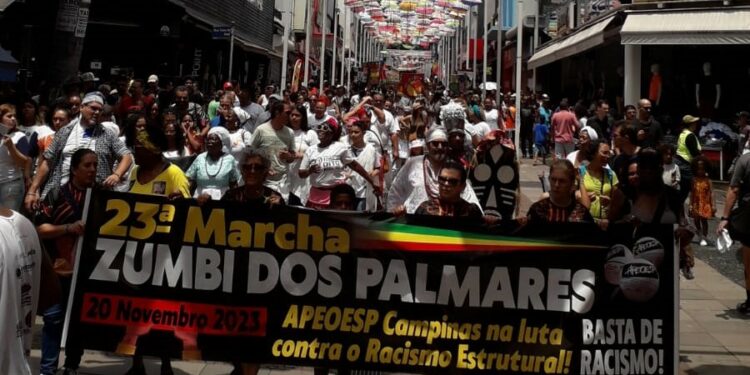 Marcha começou às 10h e terminou por volta das 13h30, no Largo do Rosário Foto: Divulgação