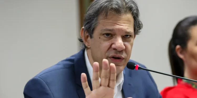 Fernando Ahaddad negou que o governo esteja aumentando a carga tributária. Foto: Fábio Rodrigues-Pozzebom/Agência Brasil
