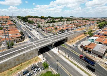 O novo viaduto já foi aberta ao trânsito de veículos. Foto: Carlos Bassan/PMC