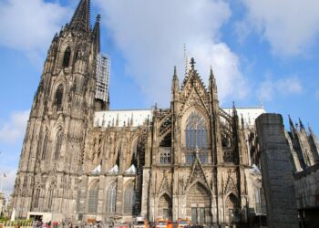 A segurança na catedral de Colônia foi reforçada para a missa deste domingo à noite. Foto: Flickr