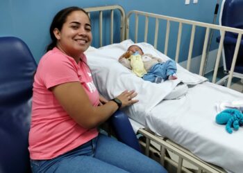 Sara Jane Guedes, mãe de Benjamin, de um mês de vida e internado há quatro dias no Mário Gattinho. Foto: PMC
