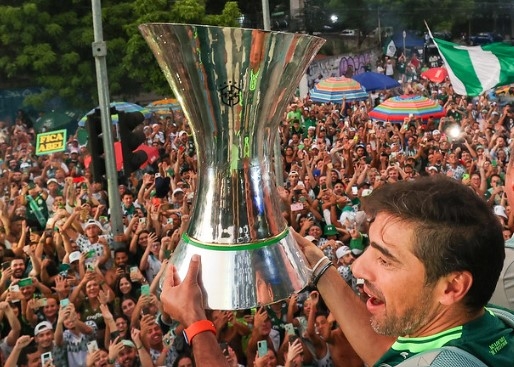 Palmeiras conquista o Brasileiro pela 12ª vez; Santos é rebaixado