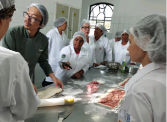 Alunos aprendem técnicas de produção de padaria em curso do Ceprocamp - Foto: Divulgação