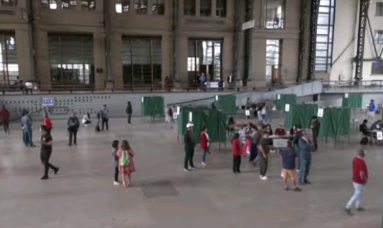 Chilenos rejeitam proposta de nova Constituição conservadora