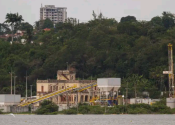 Vista da mina n°18 com rompimento da mineradora Baskem na lagoa de Mundaú, em Alagoas - Foto: Joédson Alves/Agência Brasil