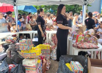 Duzentos brinquedos foram entregues a crianças do projeto do Centro de Integração de Cidadania. Foto: Divulgação