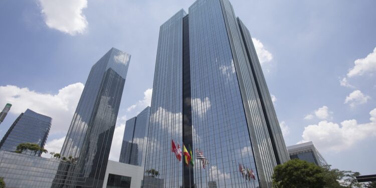 Edifício sede do Santander em São Paulo: ciclo favorável para investimentos no próximo ano - Foto: Divulgação