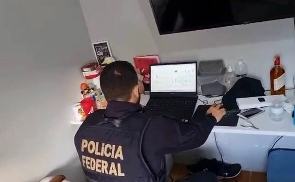 No cumprimento dos mandados policiais encontram provas das fraudes em computadores - Foto e vídeo: Divulgação PF Campinas