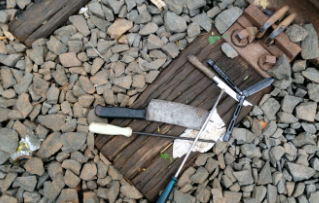 Armas brancas encontradas com grupo abordado em linha férrea nas imediações do Viaduto Cury - Foto: GM/Divulgação