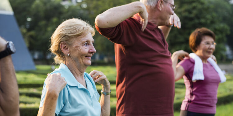 Recomenda-se que os idosos pratiquem pelo menos 150 minutos de atividade física moderada ou 75 minutos de atividade física intensa por semana. Foto: Freepix