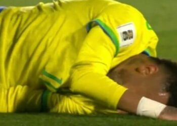 Neymar se machucou numa partida do Brasil contra o Uruguai, em outubro, pelas Eliminatórias Foto: Reprodução