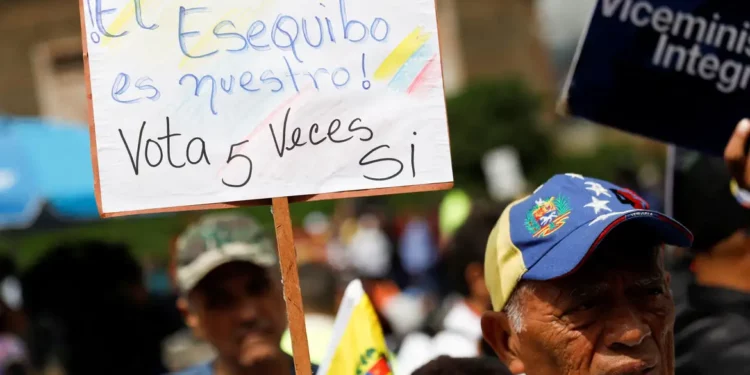Cartaz orienta voto dos venezuelanos:  região de Essequibo está em disputa Foto: Leonardo Fernandez Viloria