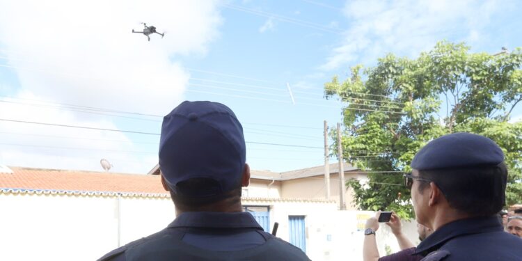 Drones auxiliaram na vistoria aos imóveis durante mutirão no Jardim Eulina. Foto: Fernanda Sunega/PMC